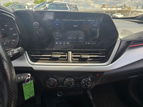 Used 2025 Chevrolet Trax RS w/ Driver Confidence Package FWD image 9