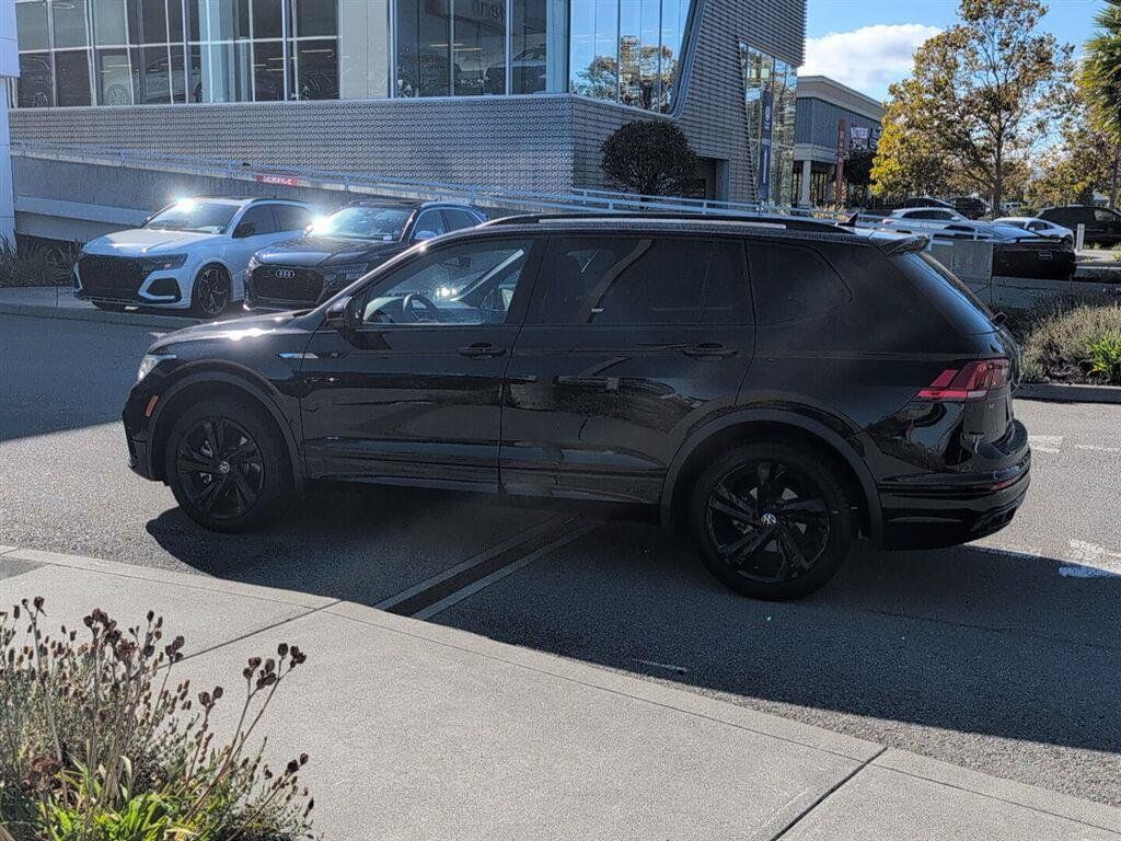 Used 2023 Volkswagen Tiguan SE R-Line FWD image 9