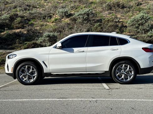 Used 2024 BMW X4 xDrive30i w/ Premium Package image 9