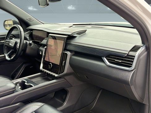 Used 2025 GMC Acadia Elevation w/ Elevation Premium Package FWD image 30