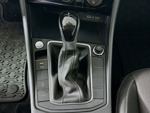 Used 2024 Volkswagen Jetta SE w/ Panoramic Sunroof Package image 23