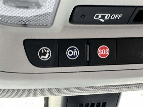 Used 2021 Chevrolet Traverse LT image 37