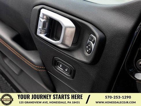 Used 2022 Jeep Wrangler Unlimited Sahara image 12