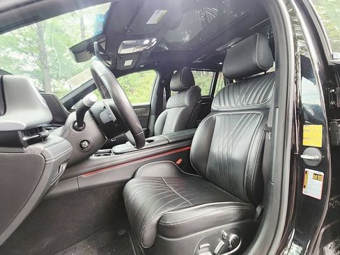 Used 2024 Genesis G90 3.5T AWD/4WD image 7