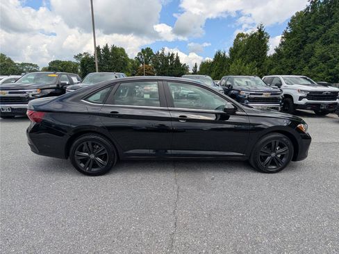 Used 2024 Volkswagen Jetta SE w/ Panoramic Sunroof Package FWD image 6