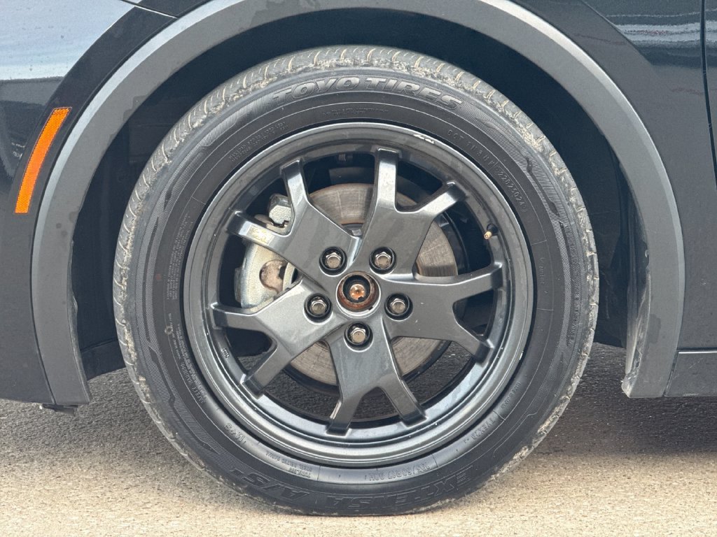 Certified 2025 Toyota Prius LE FWD image 28