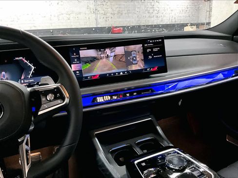Certified 2025 BMW 760i xDrive image 8