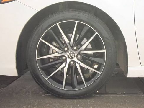 Used 2022 Toyota Camry SE FWD image 6