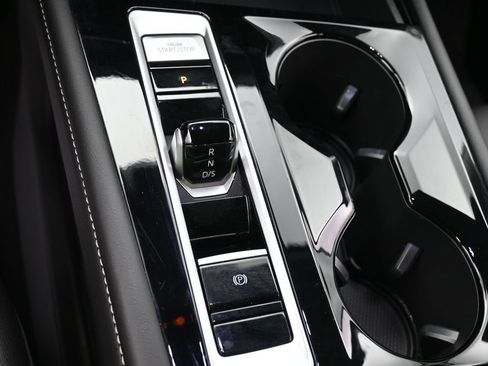 Used 2026 Volkswagen Atlas SE FWD image 12