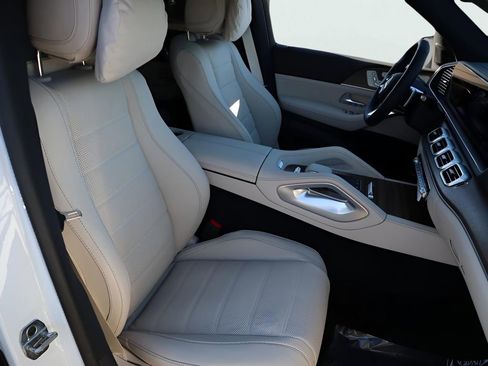 New 2026 Mercedes-Benz GLS 450 4MATIC image 18