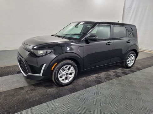 Used 2025 Kia Soul LX image 2
