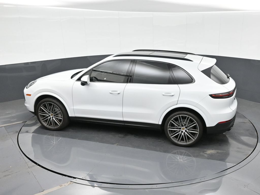 Certified 2023 Porsche Cayenne Platinum Edition AWD/4WD image 27