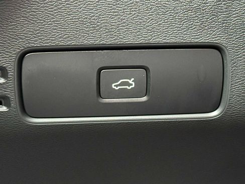 Used 2025 Volvo XC40 B5 Core w/ Protection Package Premier image 31