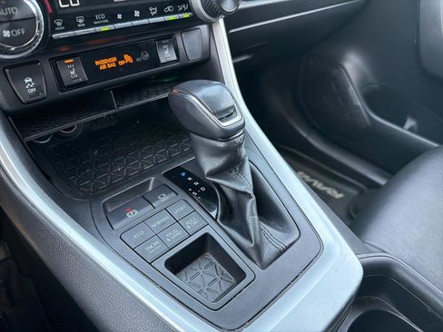 Used 2019 Toyota RAV4 XLE Premium w/ Cold Weather Package AWD/4WD image 25