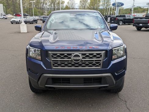 Used 2022 Nissan Frontier SV w/ Graphics Package image 2