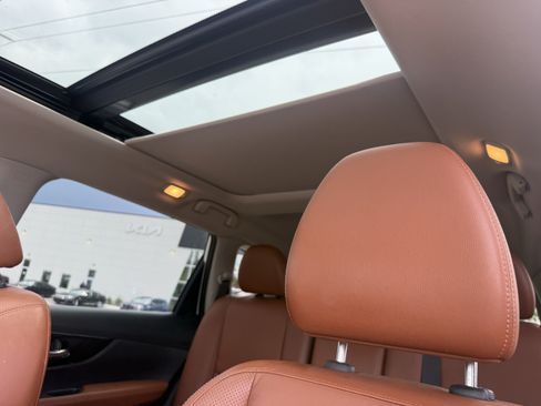 Used 2018 Nissan Rogue SL w/ Premium Package FWD image 25