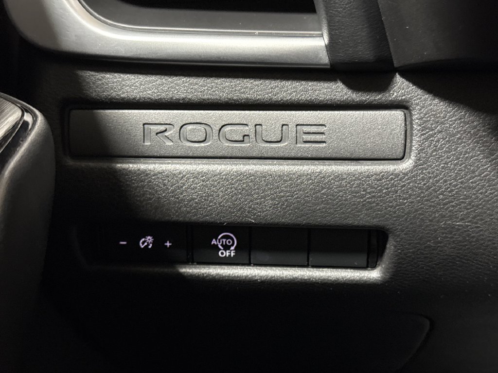 Used 2024 Nissan Rogue S FWD image 18