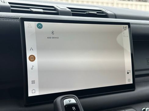 Used 2025 Land Rover Defender 130 X-Dynamic SE image 36