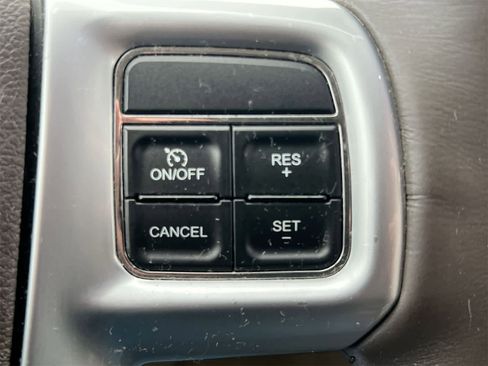 Used 2013 Chrysler Town & Country Touring-L w/ Driver Convenience Group image 24