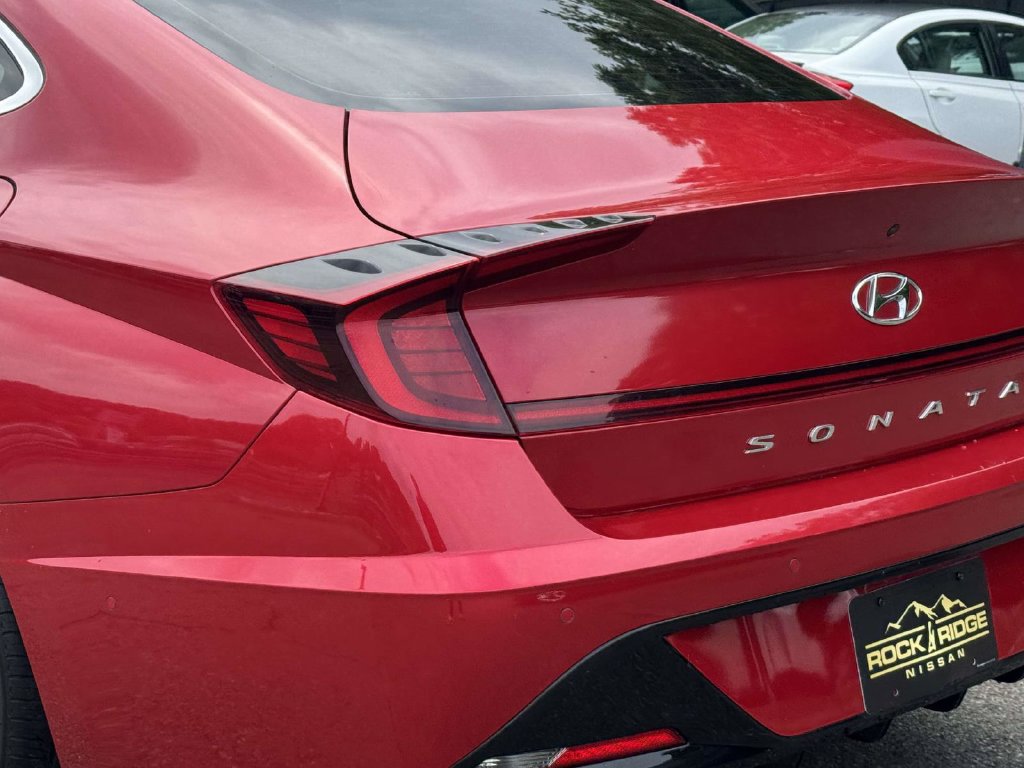 Used 2021 Hyundai Sonata Limited w/ Preferred Accessory Package FWD image 10