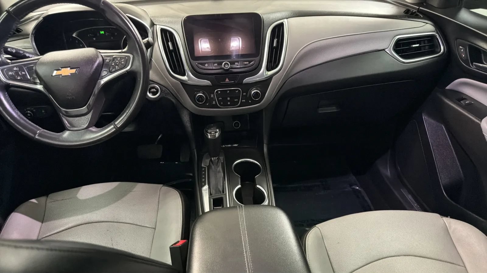 Used 2018 Chevrolet Equinox Premier FWD image 16