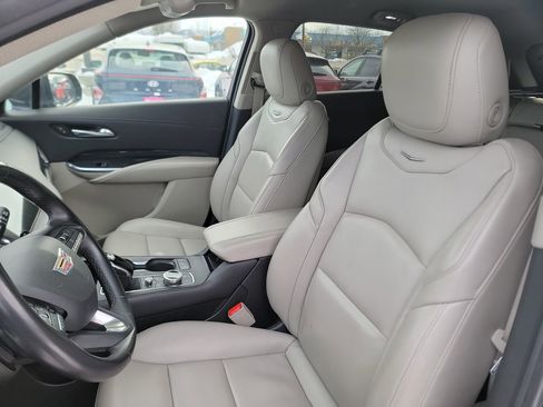 Used 2023 Cadillac XT4 Premium Luxury image 13