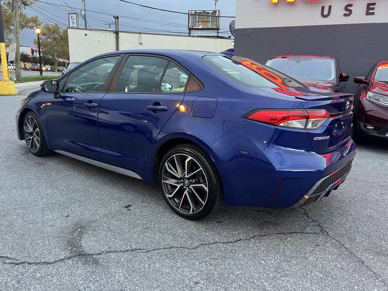 Used 2020 Toyota Corolla SE w/ SE Premium Package FWD image 6