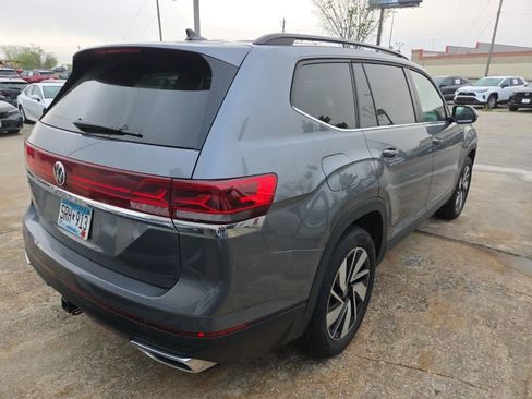 Used 2025 Volkswagen Atlas SE image 11