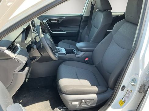 Used 2025 Toyota RAV4 XLE FWD image 8