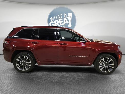 Used 2024 Jeep Grand Cherokee Overland w/ Luxury Tech Group IV AWD/4WD image 2