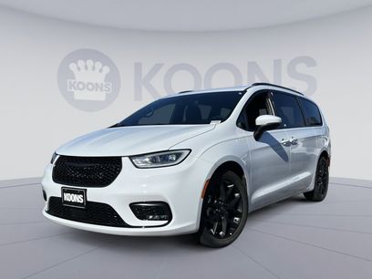 Used 2023 Chrysler Pacifica Touring-L w/ S Appearance Package