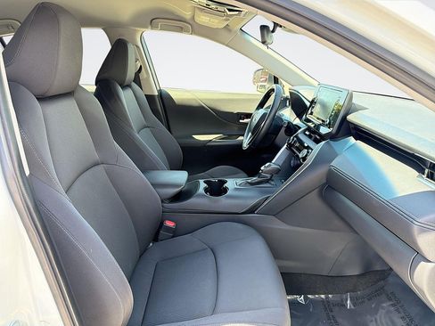 Used 2021 Toyota Venza LE AWD/4WD image 29