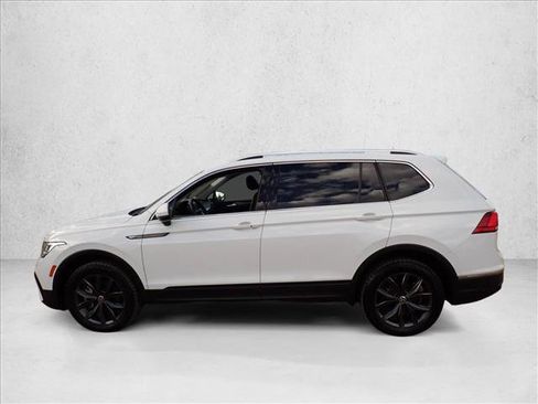 Used 2022 Volkswagen Tiguan SE AWD/4WD image 2