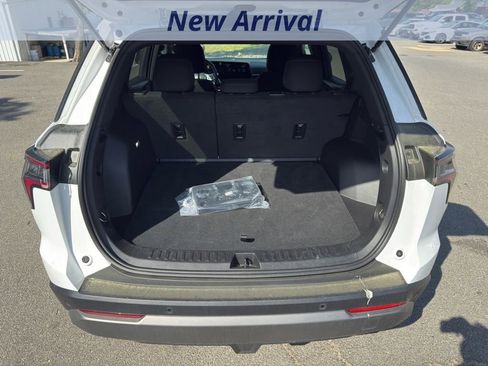 Used 2025 Chevrolet Equinox LT AWD/4WD image 11