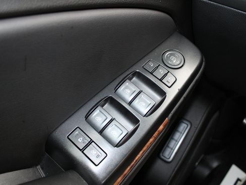 Used 2020 Chevrolet Suburban Premier AWD/4WD image 25