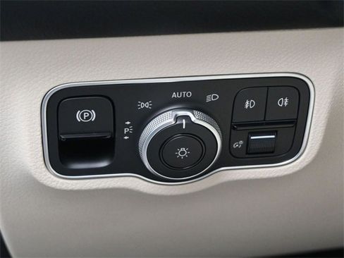 New 2025 Mercedes-Benz GLB 250 image 21