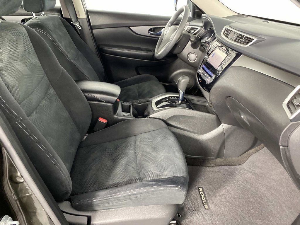 Used 2016 Nissan Rogue SV w/ SV Premium Package AWD/4WD image 11