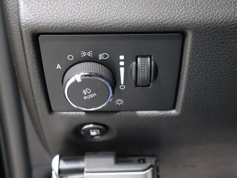 Certified 2021 Jeep Grand Cherokee Limited w/ Luxury Group II image 37