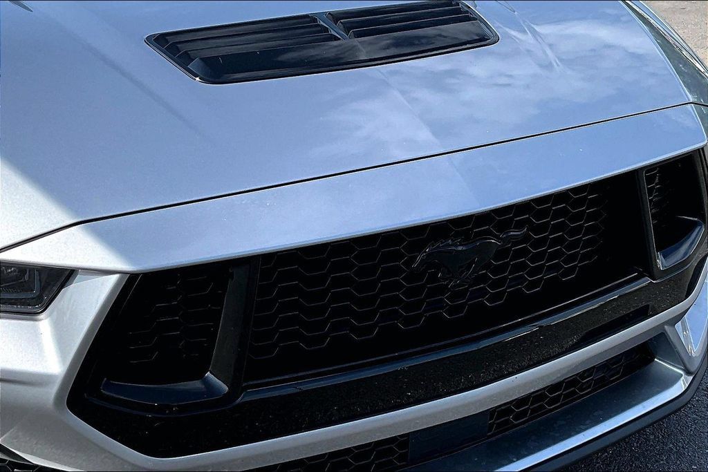 Used 2025 Ford Mustang GT Premium RWD image 33