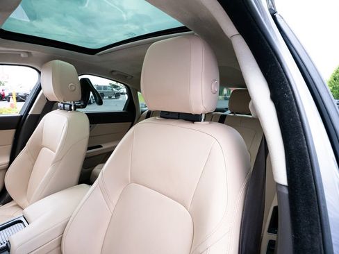 Used 2020 Jaguar XF Premium RWD image 29