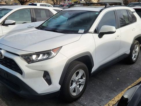 Used 2021 Toyota RAV4 XLE w/ Convenience Package image 2