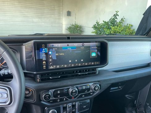 Used 2025 Jeep Wrangler Sport S image 20