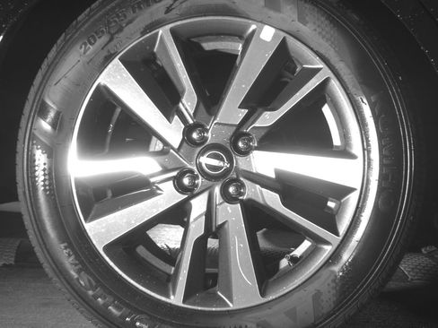 Used 2025 Nissan Versa SV image 12