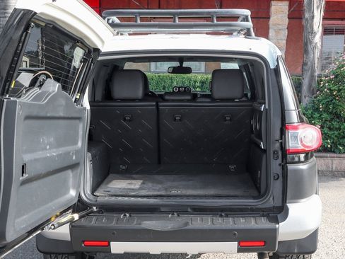 Used 2014 Toyota FJ Cruiser 4WD image 8