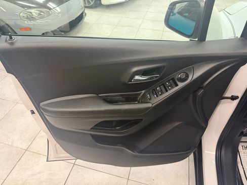 Used 2019 Chevrolet Trax LS image 13