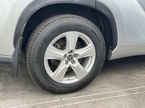 Used 2024 Toyota Highlander LE image 14