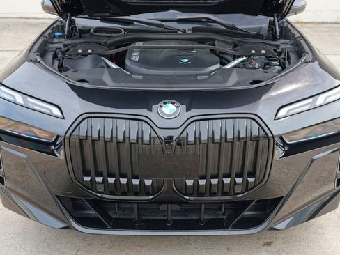Used 2023 BMW 740i RWD image 8