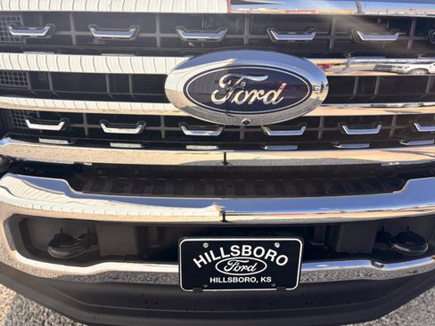 New 2026 Ford F250 XLT w/ XLT Premium Package AWD/4WD image 24
