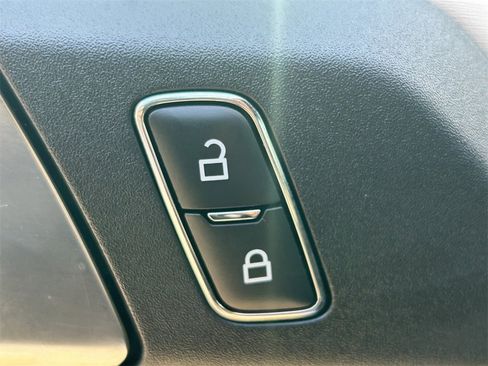 Used 2023 Ford Bronco Wildtrak image 25