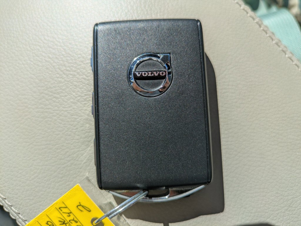 Certified 2023 Volvo XC40 B5 Plus w/ Driver Assist Package AWD/4WD image 28